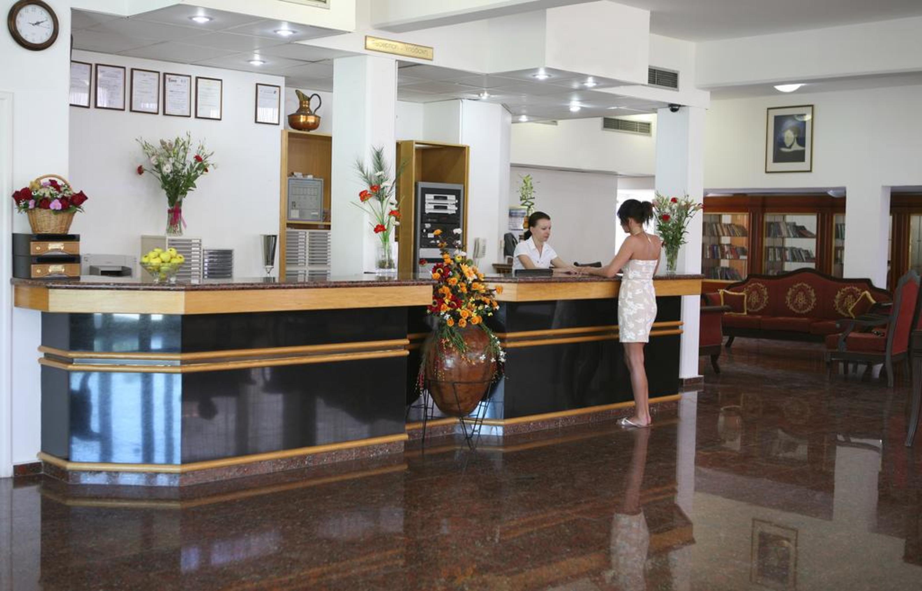 Corallia Beach Hotel Apartments Coral Bay Bagian luar foto