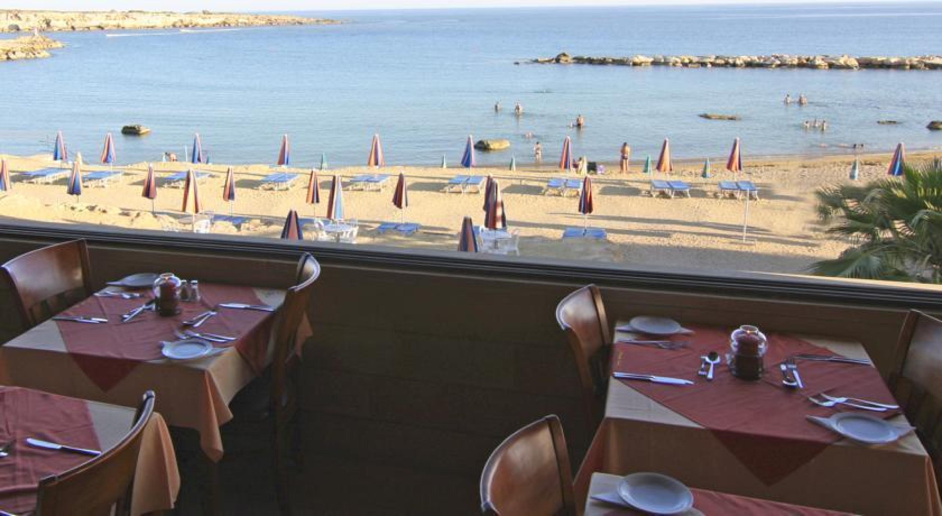 Corallia Beach Hotel Apartments Coral Bay Bagian luar foto