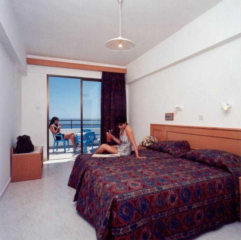 Corallia Beach Hotel Apartments Coral Bay Ruang foto