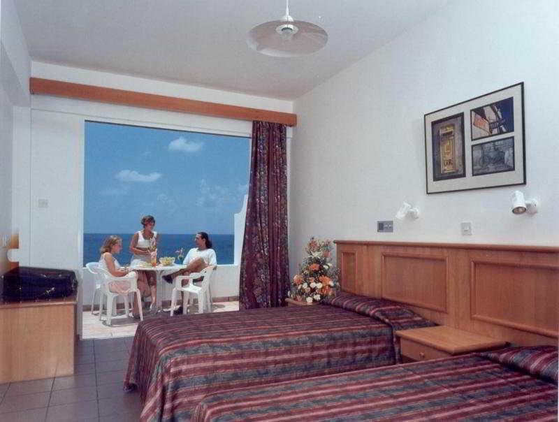 Corallia Beach Hotel Apartments Coral Bay Ruang foto