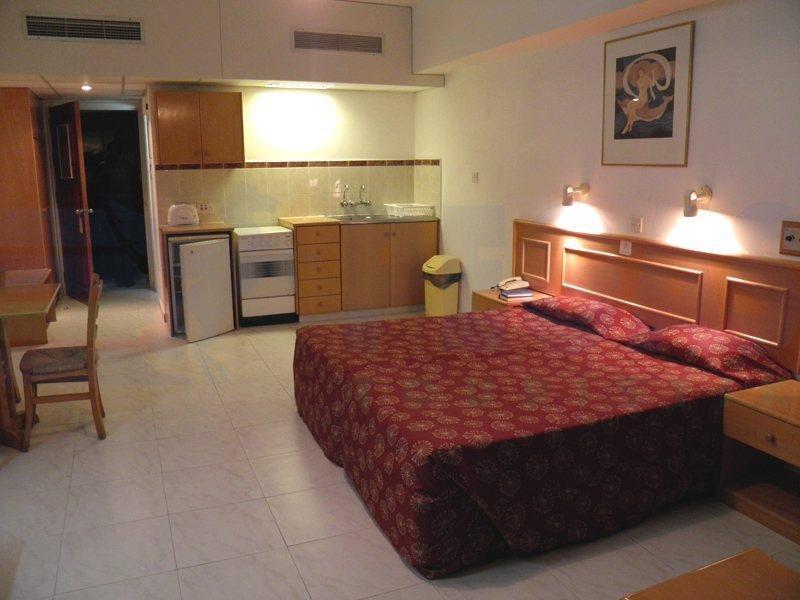 Corallia Beach Hotel Apartments Coral Bay Bagian luar foto