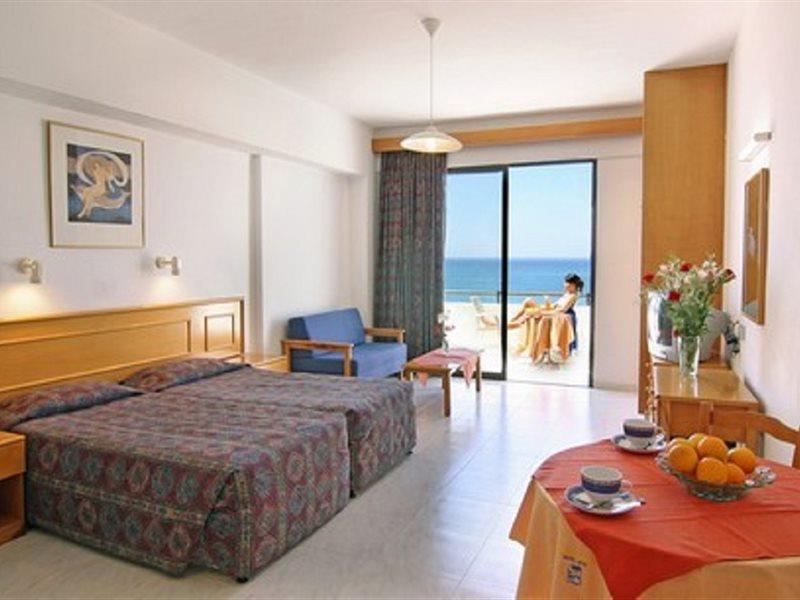 Corallia Beach Hotel Apartments Coral Bay Bagian luar foto