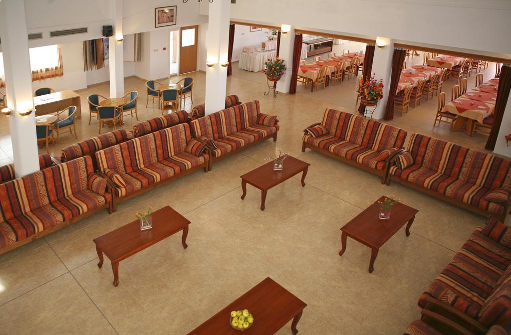 Corallia Beach Hotel Apartments Coral Bay Bagian luar foto