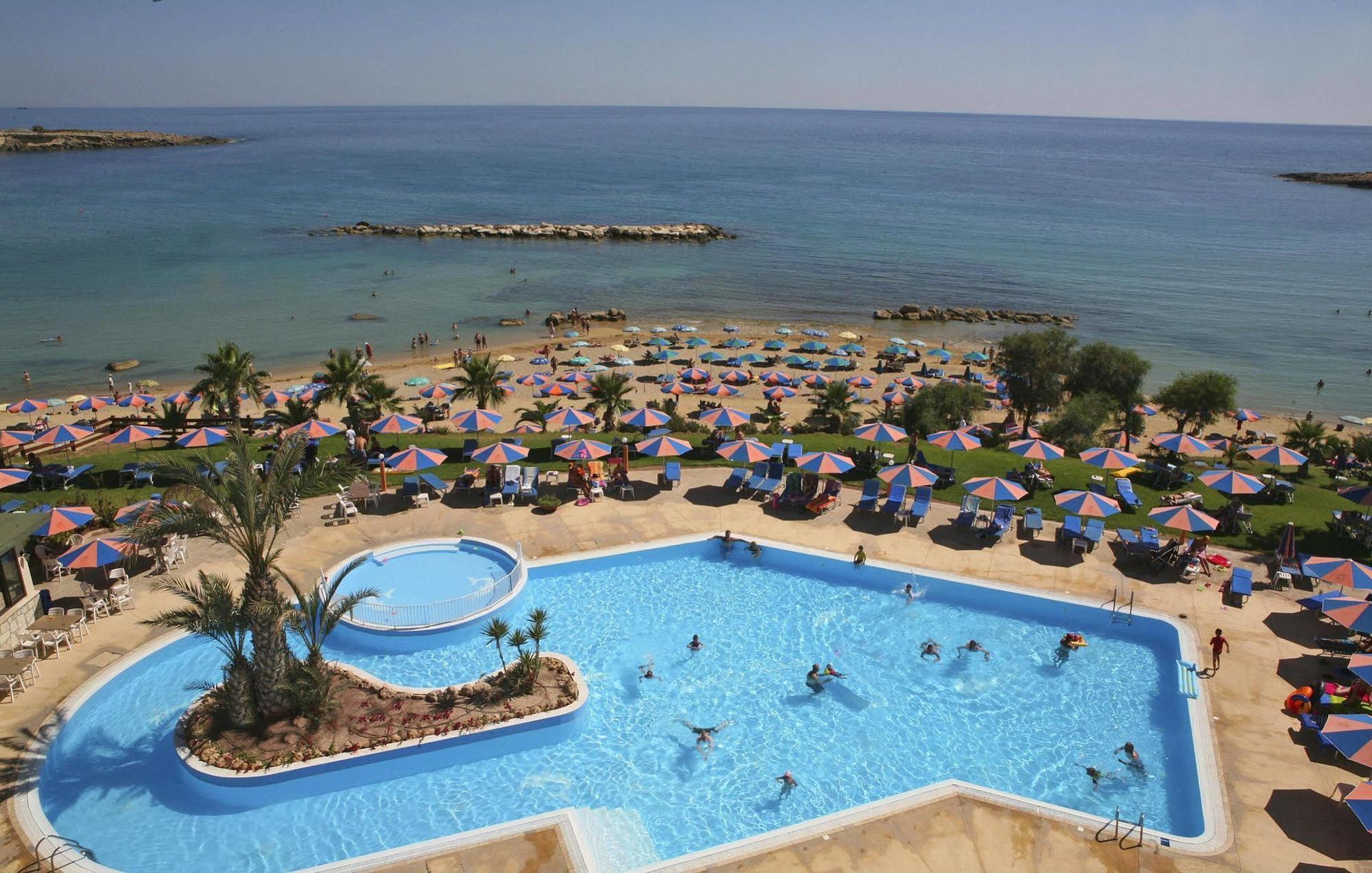 Corallia Beach Hotel Apartments Coral Bay Bagian luar foto